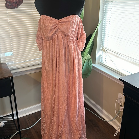 Maternity gown - Picture 2 of 5